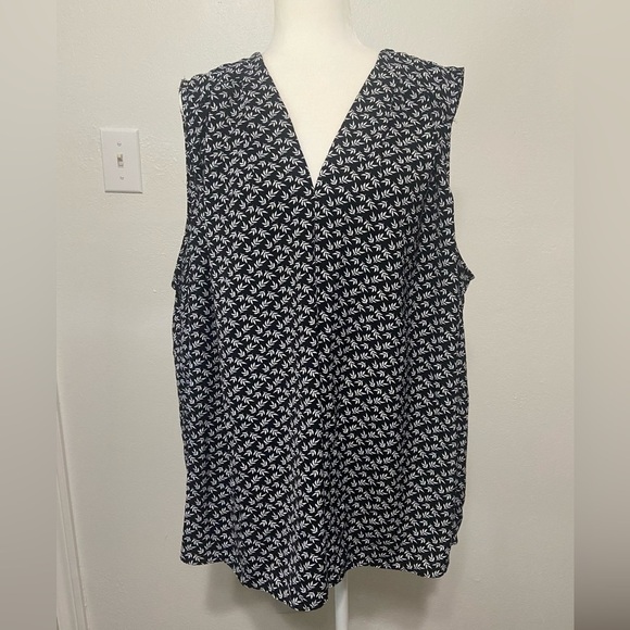 Marybell women's 4X v neck sleeveless micro floral print tank EUC - Picture 1 of 6
